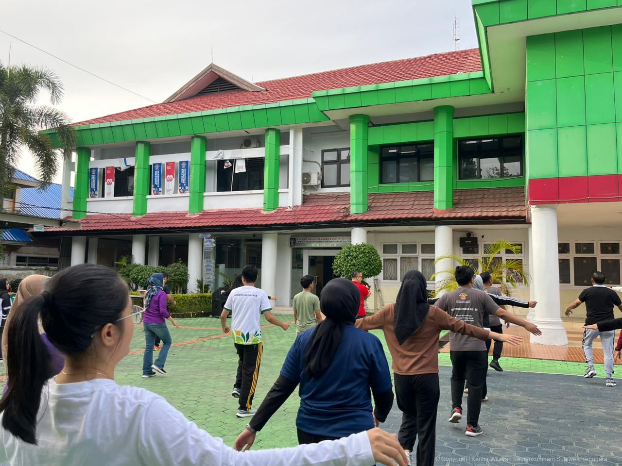 Sehat, Bugar, dan Berkinerja Prima: Semangat Senam Pagi Kemenkum Sultra